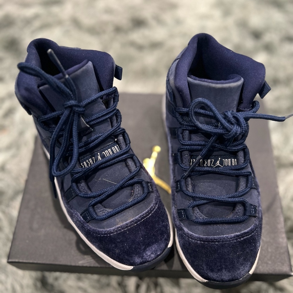 Used Air Jordan 11 Midnight Navy Size 13.5